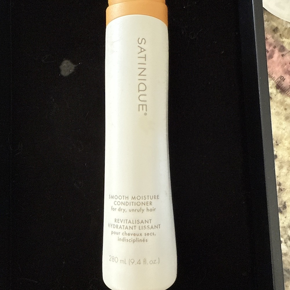 Amway‎ Satinique Smooth Moisture Conditioner for DryUnruly Hair 9.4Oz NEW 4586